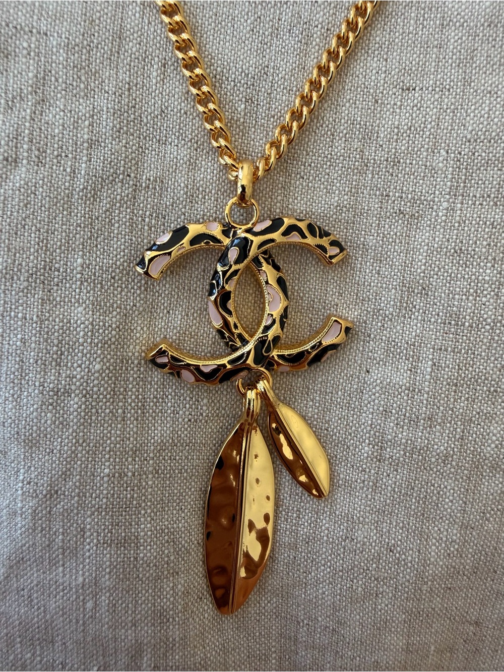 🐯Vintage Chanel CC Pendant Necklace ✨